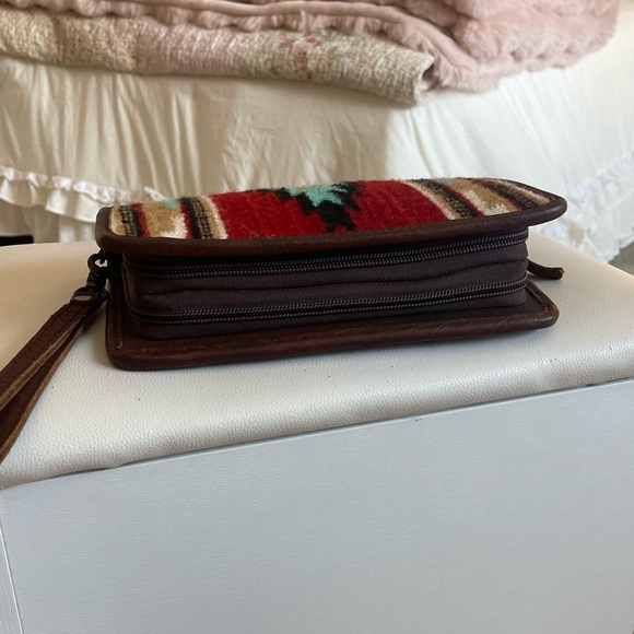 American Darling Crossbody/Wrist Wallet - Picture 3 of 6